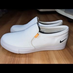 Nike Women’s golf slip on